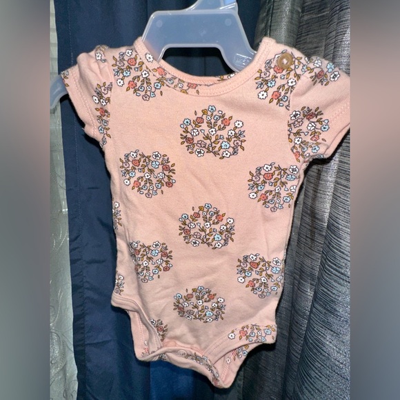 Carter’s Newborn Girl - 3 Piece Matching Pant Set. Coral w/ Floral Print Design - Picture 10 of 11